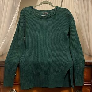 EUC The Limited Women's Medium Green Knit Long Sleeve Sweater